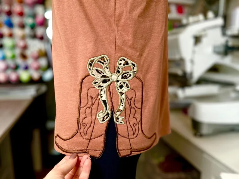 Cowboy Cowgirl Boots and Bow Applique side bow split seam machine embroidery shirt Girly Bow ribbon sweatshirt t-shirt outfit